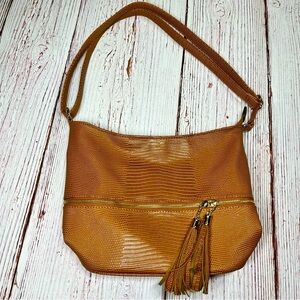 Lightweight Tassel Zipper Bucket Bag